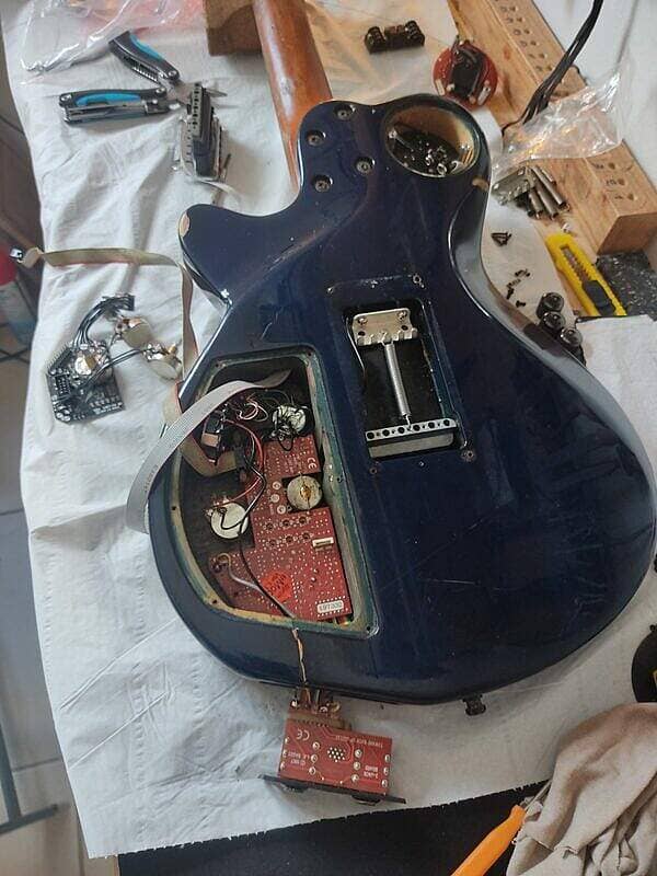 Godin LGXT guitar