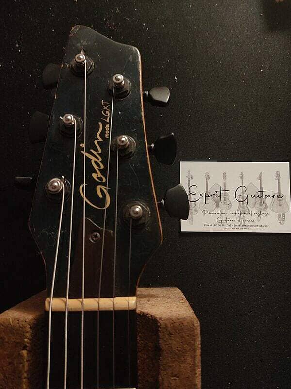 Godin LGXT guitar