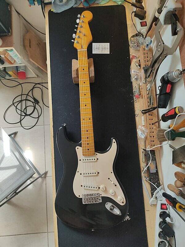 Stratocaster type guitar