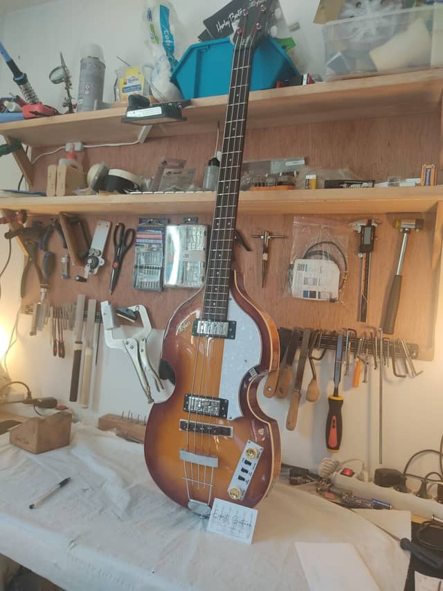 Bass Hofner Violin