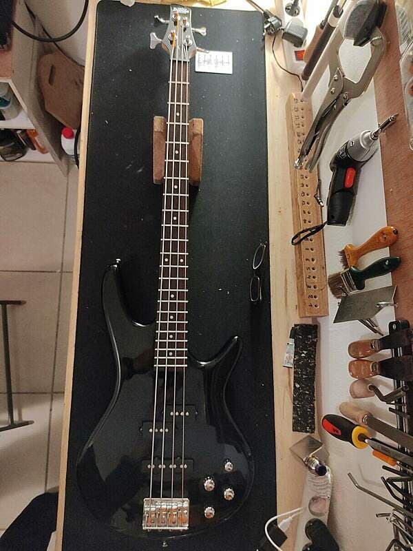 Ibanez GSR200