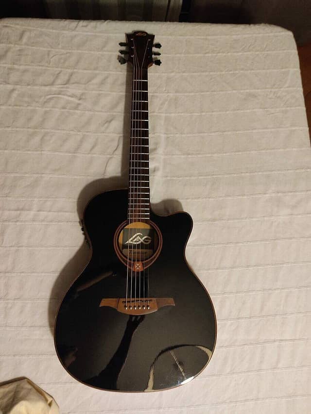 Guitare Lag Tramontane
