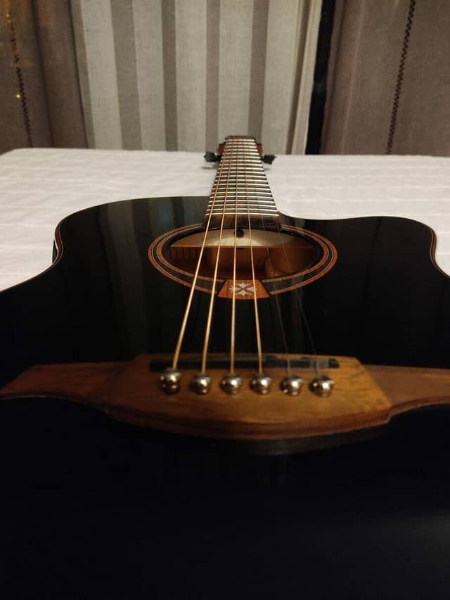 Guitare Lag Tramontane