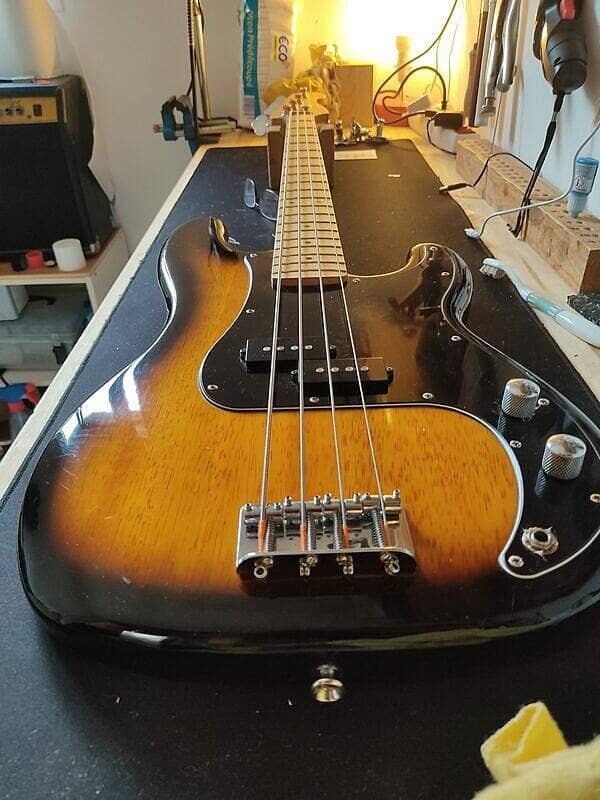 Basse Squier Precision Bass