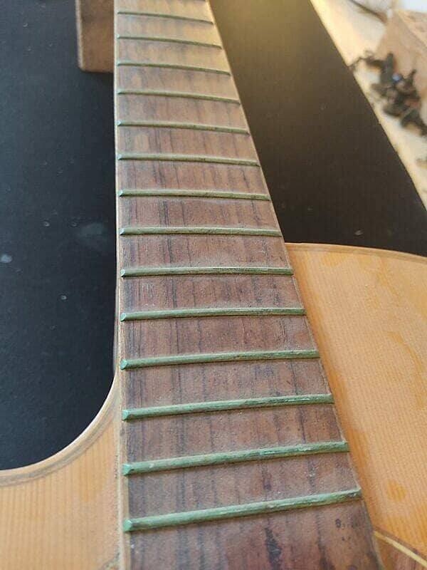 Guitare Lag 4 seasons