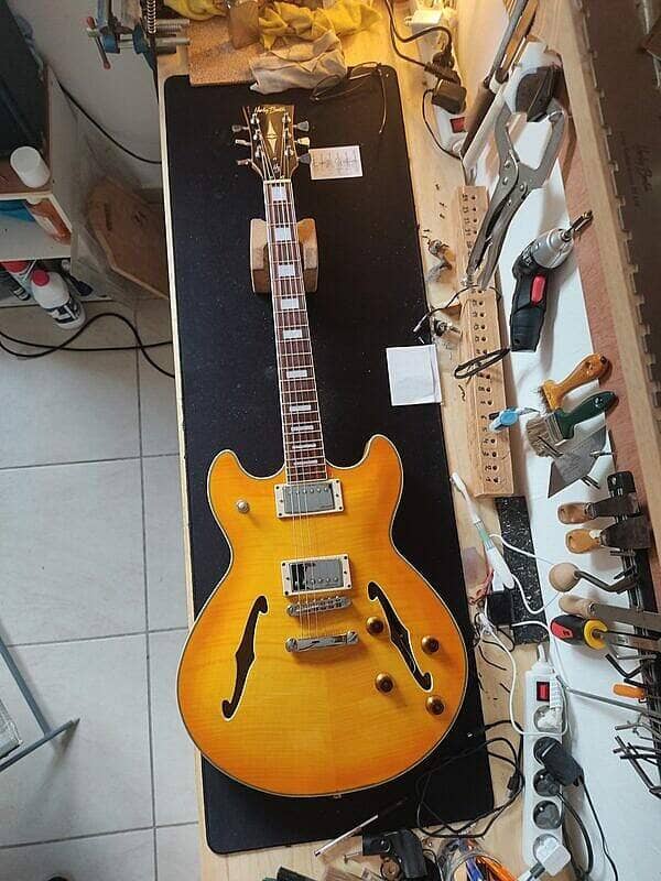Guitare Harley Benton HB35+