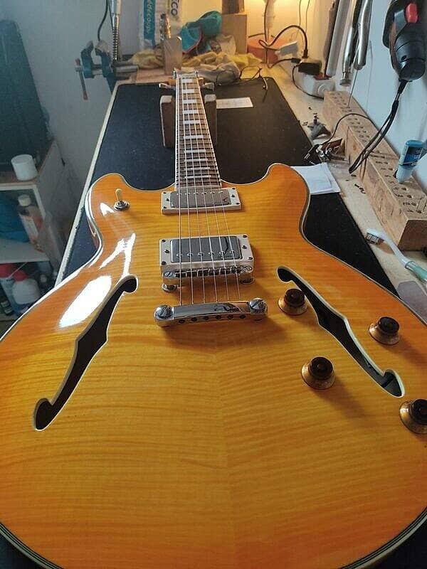 Guitare Harley Benton HB35+