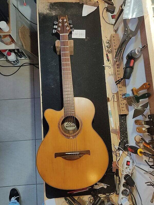 Guitare Lag 4 seasons