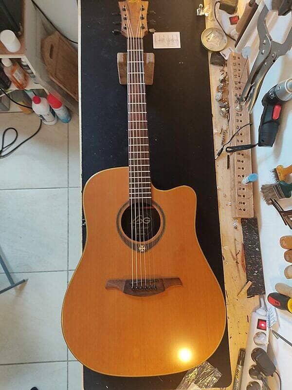 Guitare Lag Tramontane