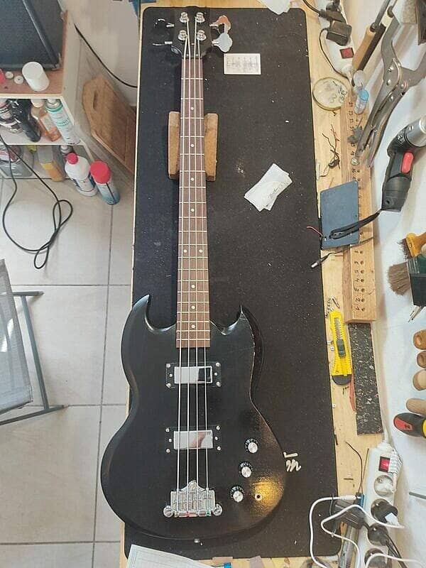 Basse custom DIY type SG