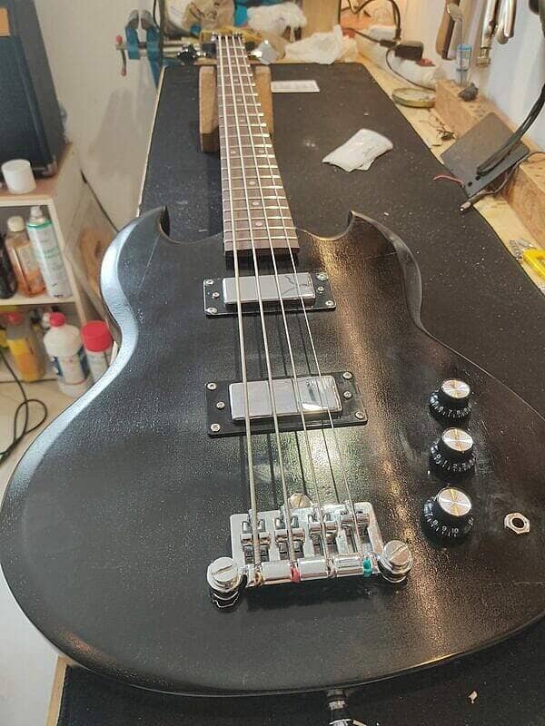 Basse custom DIY type SG