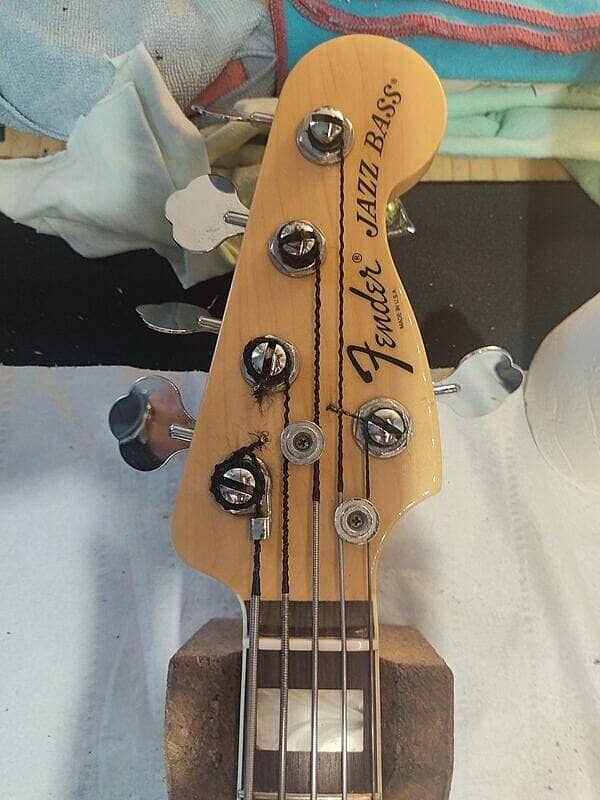 Basse Fender JazzBass 5 cordes