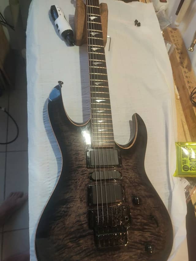 Guitare Lag Arkane 1000, le retour