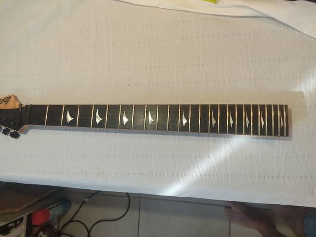 Guitare Lag Arkane 1000, le retour