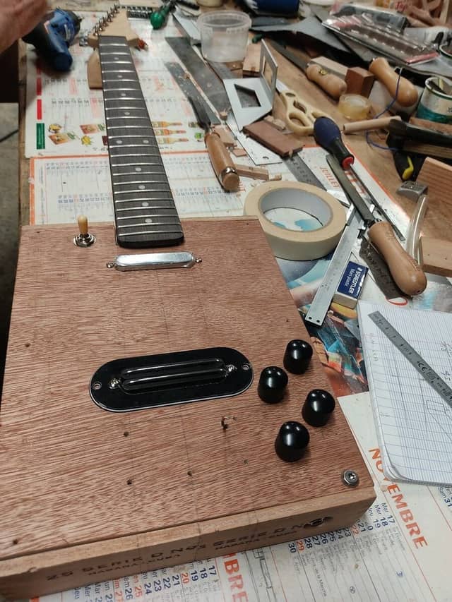 Collaboration Esprit Guitare / Pipiri Cigar Box Guitars