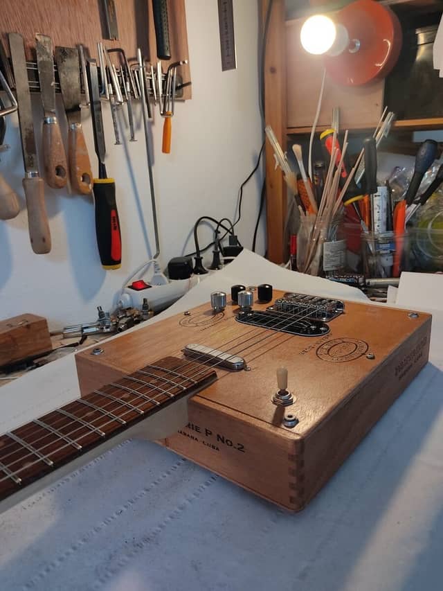 cigarbox 6 cordes