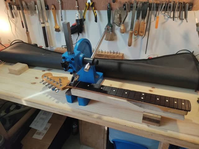 Remplacement des frettes chez Esprit Guitare