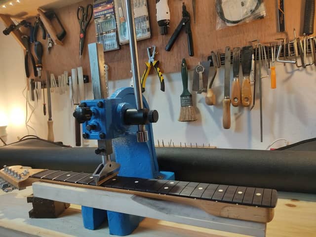 Remplacement des frettes chez Esprit Guitare