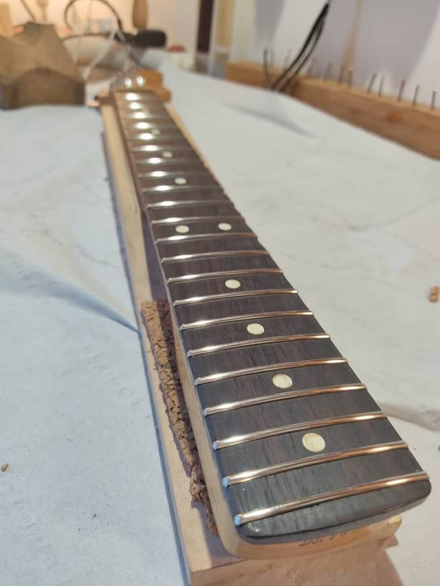 Remplacement des frettes chez Esprit Guitare
