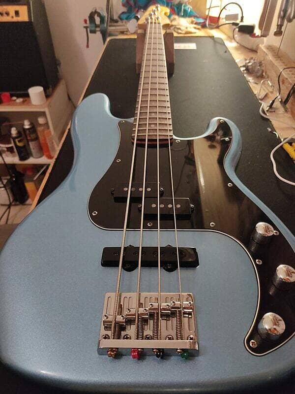 Basse Squier Precision Bass