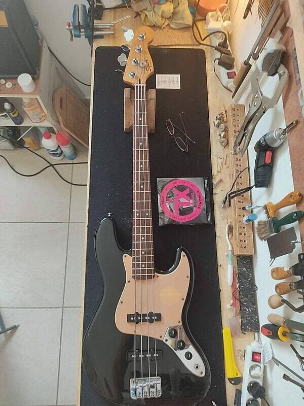 Basse Squier Jazz Bass
