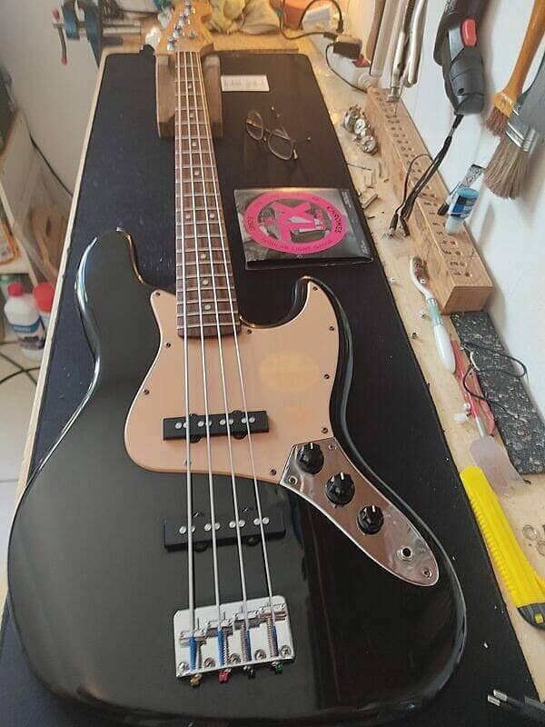 Basse Squier Jazz Bass