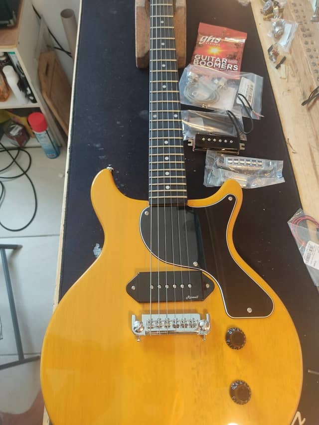 Harley Benton DC-Junior FAT TV Yellow
