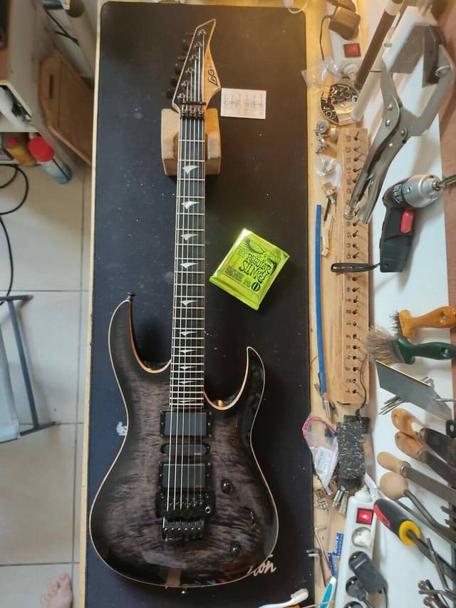 Guitare Lag Arkane 1000, le retour