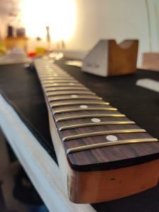 Lire la suite à propos de l’article Customisation Fender Stratocaster MX