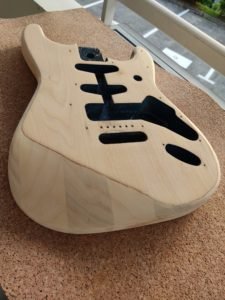 Lire la suite à propos de l’article Customisation Fender Stratocaster MX (suite)