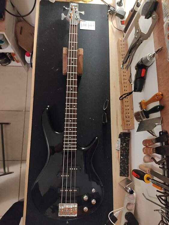Ibanez GSR200