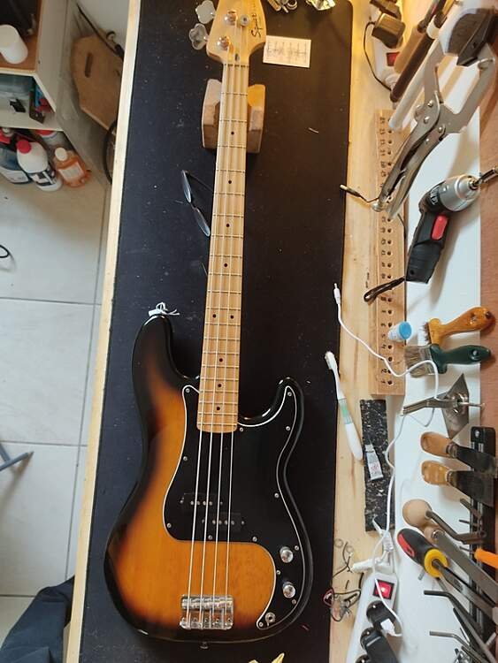 Basse Squier Precision Bass