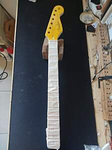 Guitare custom style Fender Stratocaster 21 Guitare Fender Stratocaster Custom