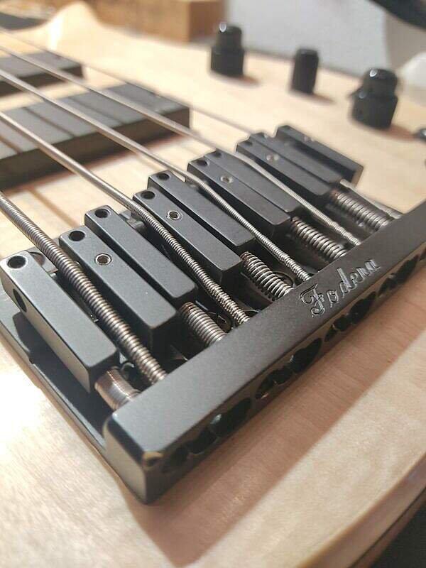 Basse Fodera YY5S 3 Basse Fodera YY5S