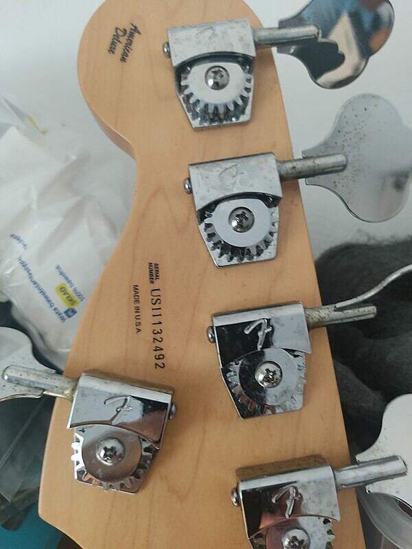 Basse Fender JazzBass 5 cordes US 3 Basse Fender JazzBass 5 cordes