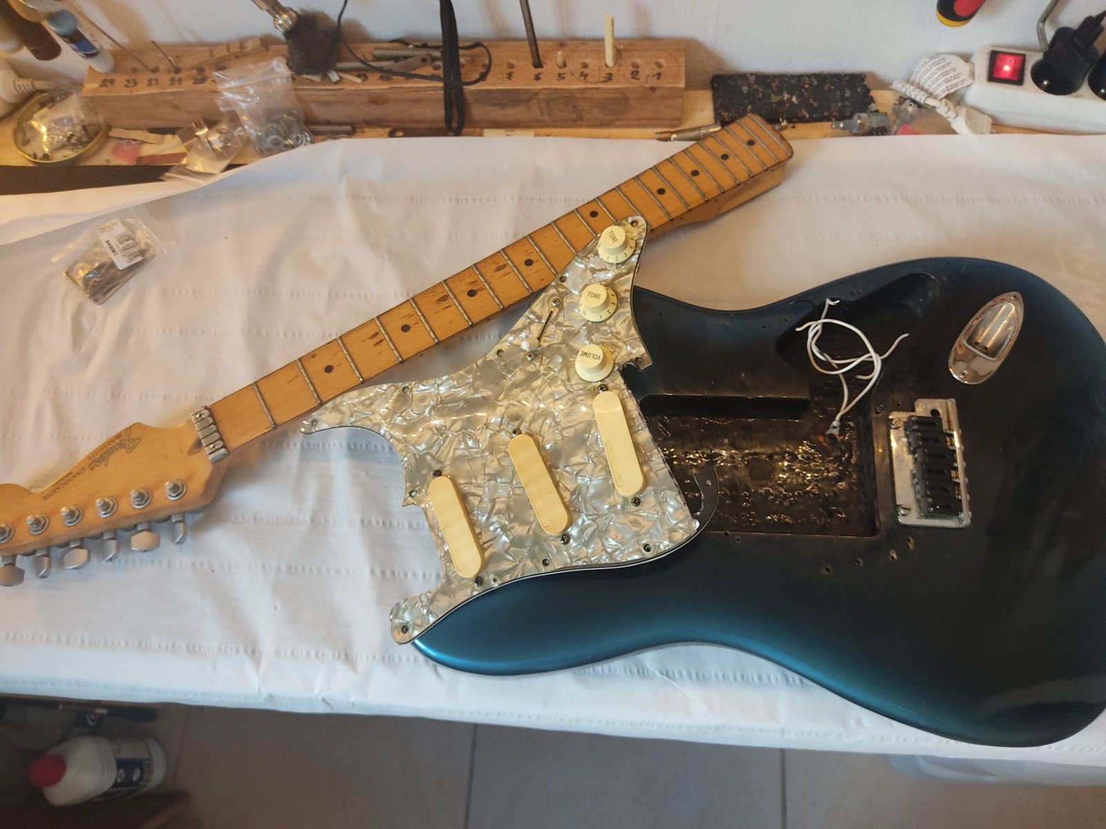Rénovation d'une Fender Stratocaster US 5 Guitare Fender Stratocaster US