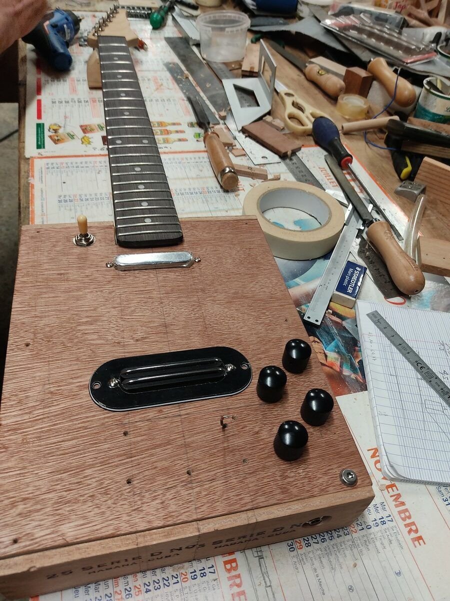 Collaboration Esprit Guitare / Pipiri Cigar Box Guitars