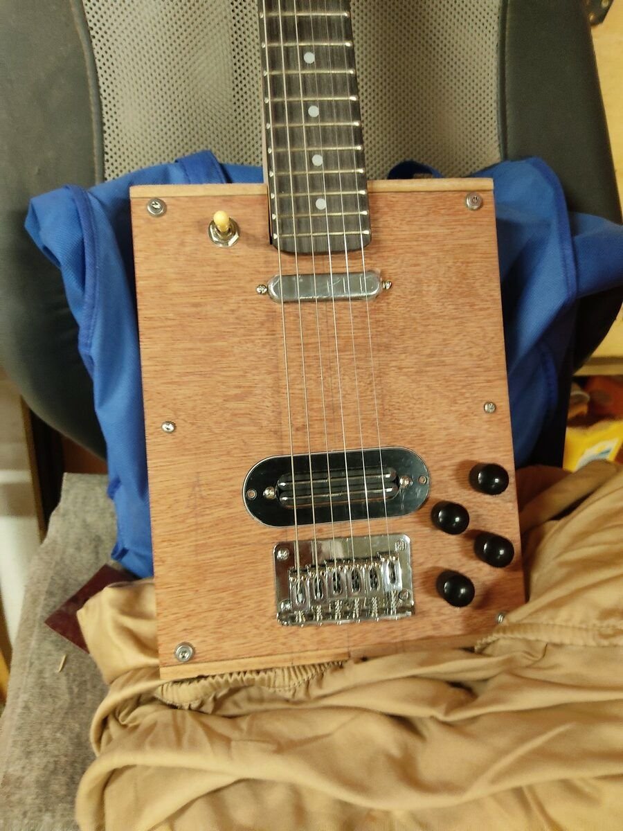 Collaboration Esprit Guitare / Pipiri Cigar Box Guitars