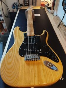 Guitare Fender Stratocaster Japan modifiée 17 Fender Stratocaster