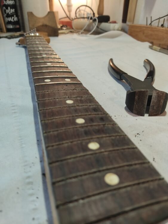 Technique : Remplacement des frettes 4 Remplacement des frettes chez Esprit Guitare
