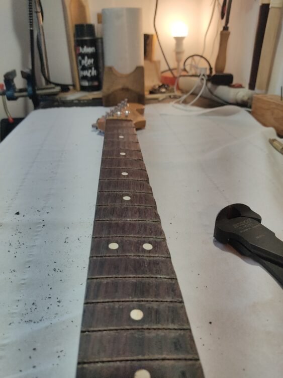 Technique : Remplacement des frettes 5 Remplacement des frettes chez Esprit Guitare