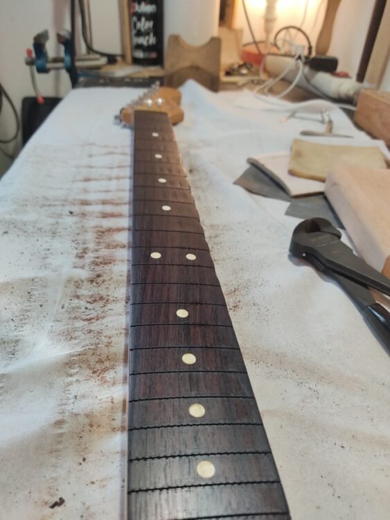 Technique : Remplacement des frettes 6 Remplacement des frettes chez Esprit Guitare
