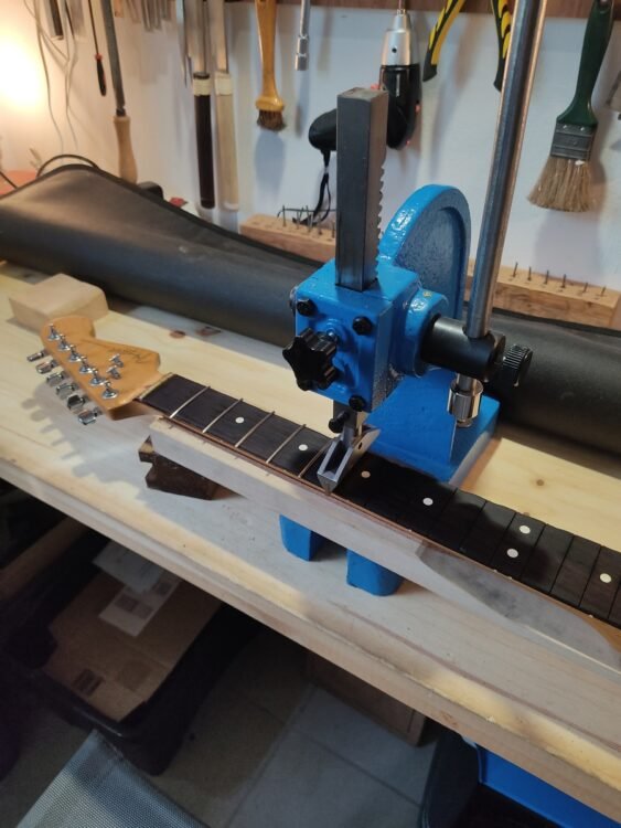 Technique : Remplacement des frettes 12 Remplacement des frettes chez Esprit Guitare