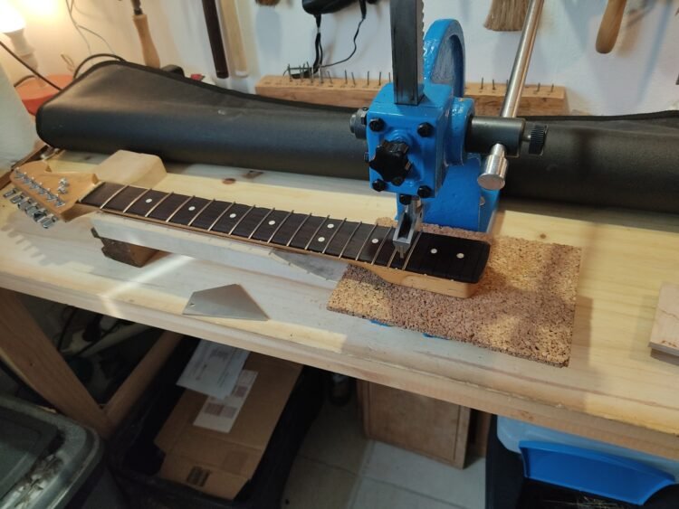 Technique : Remplacement des frettes 15 Remplacement des frettes chez Esprit Guitare