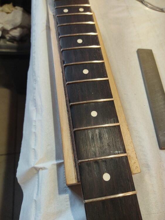 Technique : Remplacement des frettes 16 Remplacement des frettes chez Esprit Guitare