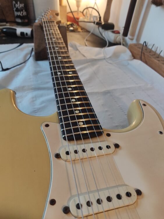 Technique : Remplacement des frettes 21 Remplacement des frettes chez Esprit Guitare